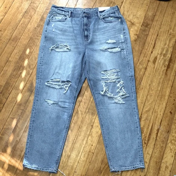 NWT AE Ripped Mom Jean - Picture 3 of 10